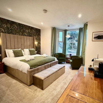 Image for One Night Midweek Bed & Breakfast For Two - Deluxe Double / Deluxe Twin Room
